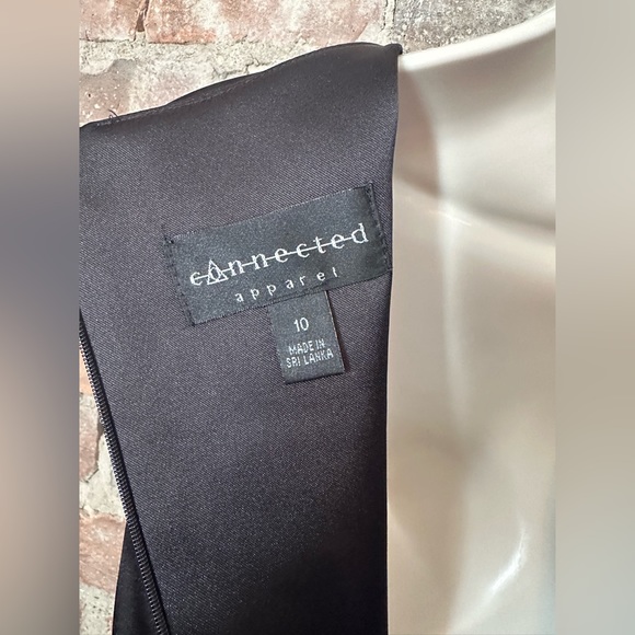 Little black v neck dress - Picture 5 of 10